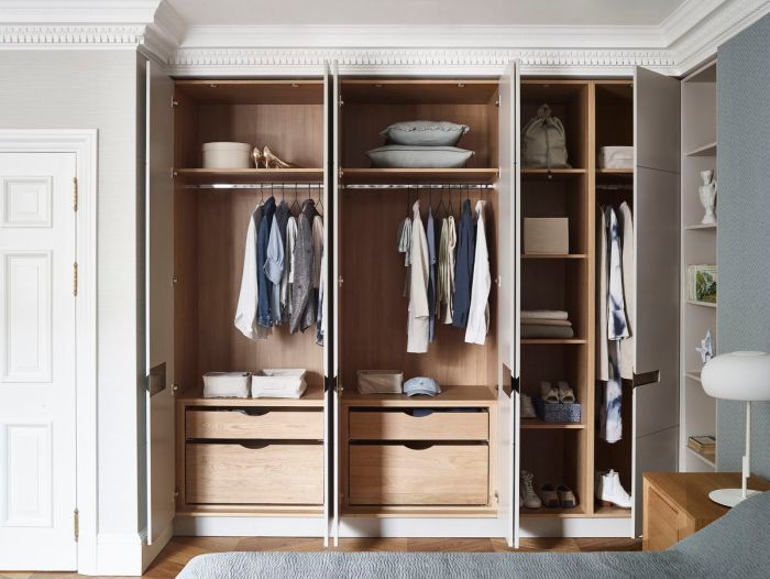 Small bedroom closet design