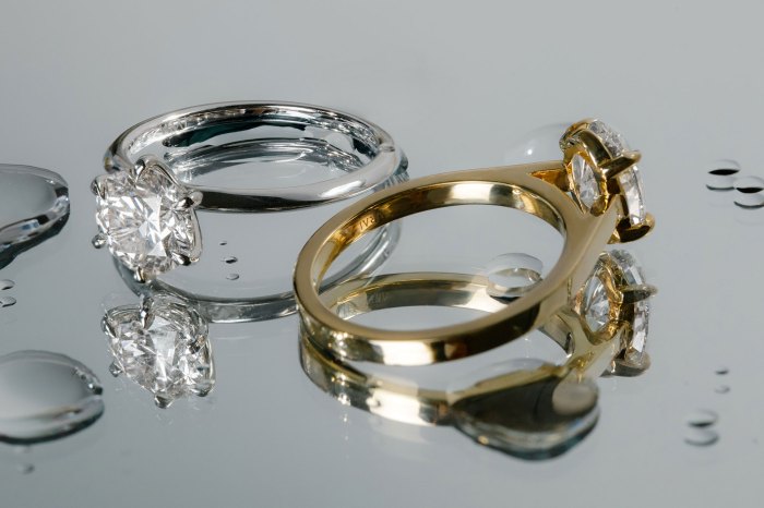 RESTORE THE SPARKLE: HOW TO CLEAN YOUR DIAMOND RING WITH WINDEX | Upstyle